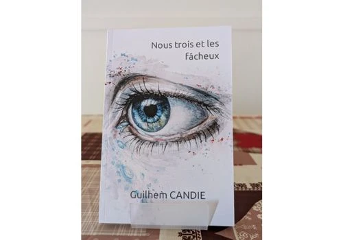 Nous trois et les fâcheux